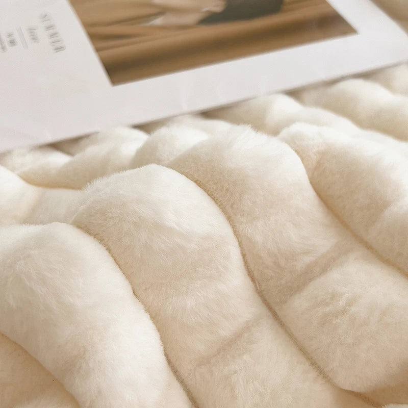 Luxury Faux Rabbit Fur Throw Blanket – Double Layer Ultra Soft & Fluffy Bed Blanket